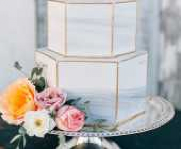 Hogyan válasszuk ki a tökéletes esküvői tortát?