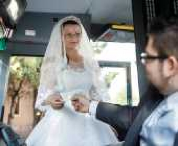 Motoron, buszon, ugrásra készen – így esküvőzik Szolnok megye!