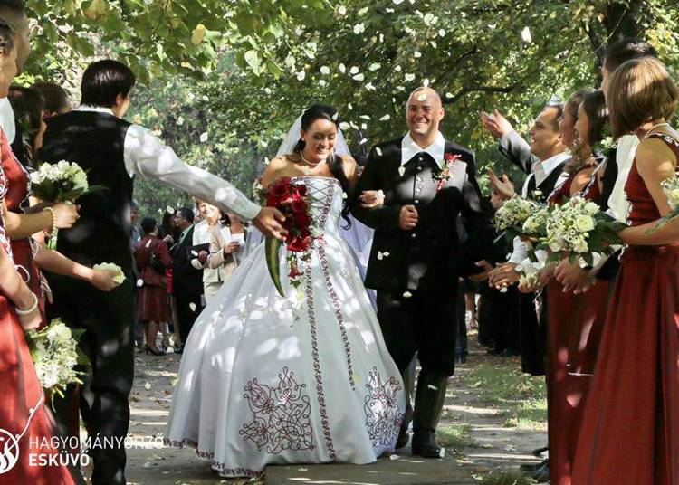 Így néz ki egy hagyományos magyar esküvő