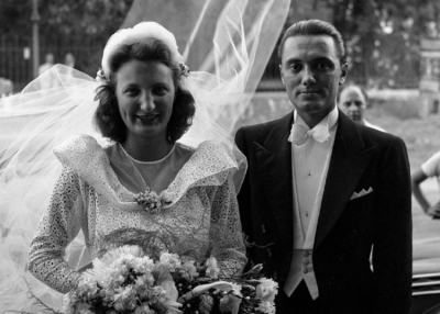 Így léptünk be az elmúlt száz évben „a boldogság ismeretlen országába” – esküvői ruhadivat képekben