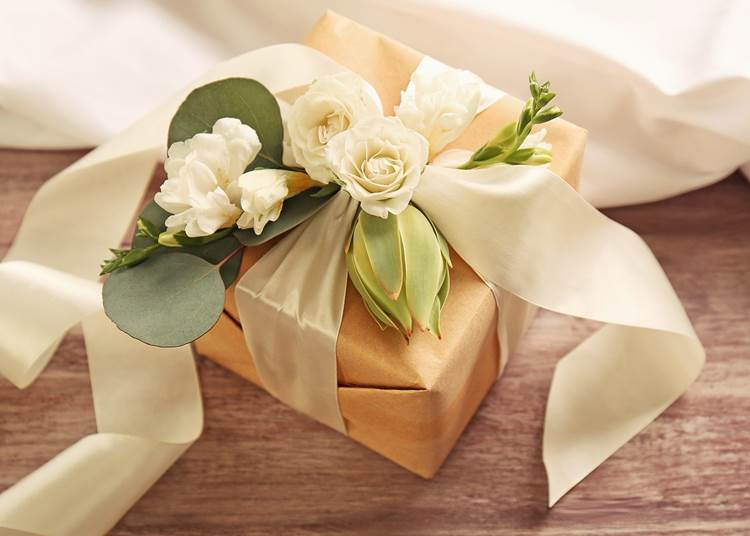 Esküvői ajándék menyasszonyoknak – vőlegényektől