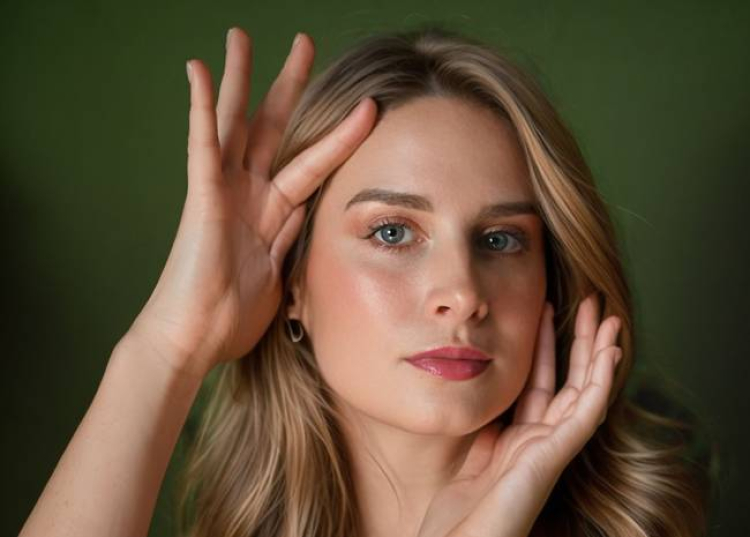 A term&eacute;szetes &ouml;nazonoss&aacute;g az &uacute;j ir&aacute;ny az orvosi eszt&eacute;tik&aacute;ban